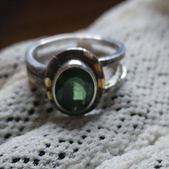 Sterling Silver Green Gemstone Ring Size 8.5 Intricate Band Design - Picture 2 of 12